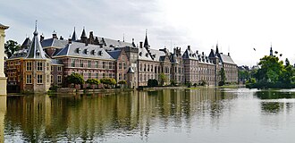 Hofvijver, The Hague (CC BY-SA 4.0, Zairon)